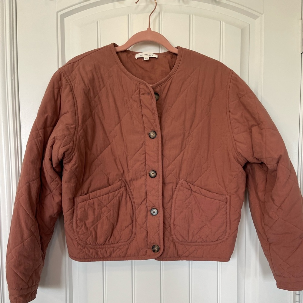 WISHLIST quilted puffy cropped jacket. 100%
Cotton fully lined Size M/L ADORABLE